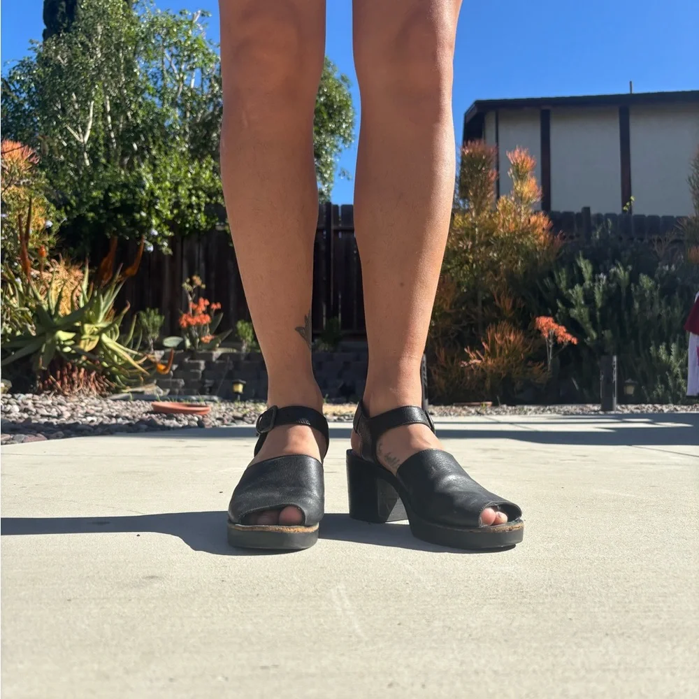 Heels - Picture 4 of 9